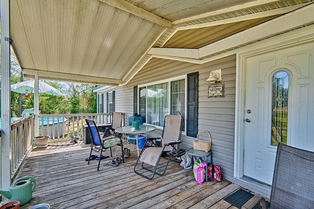 front porch entry to home - 10250 NW 67TH PL, CHIEFLAND