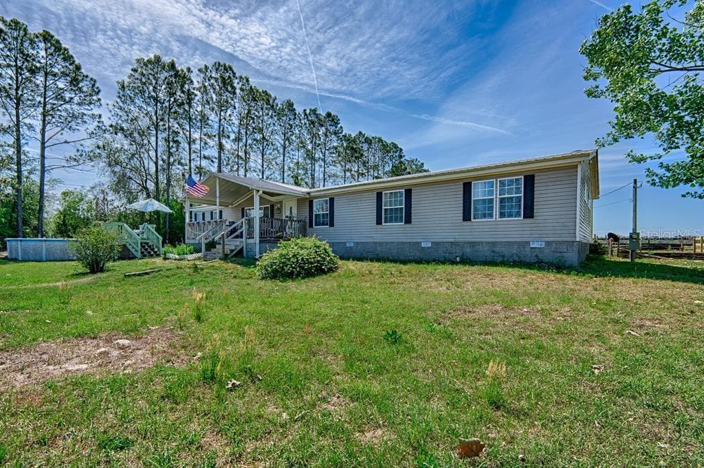front yard - 10250 NW 67TH PL, CHIEFLAND