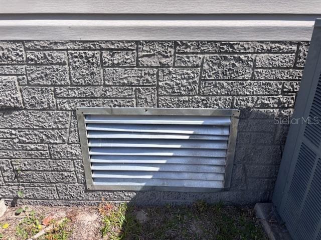 superior skirting and two access panels - 10250 NW 67TH PL, CHIEFLAND