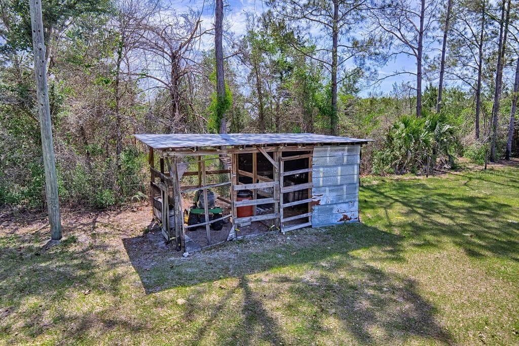 another storage area for yard equipment - 10250 NW 67TH PL, CHIEFLAND