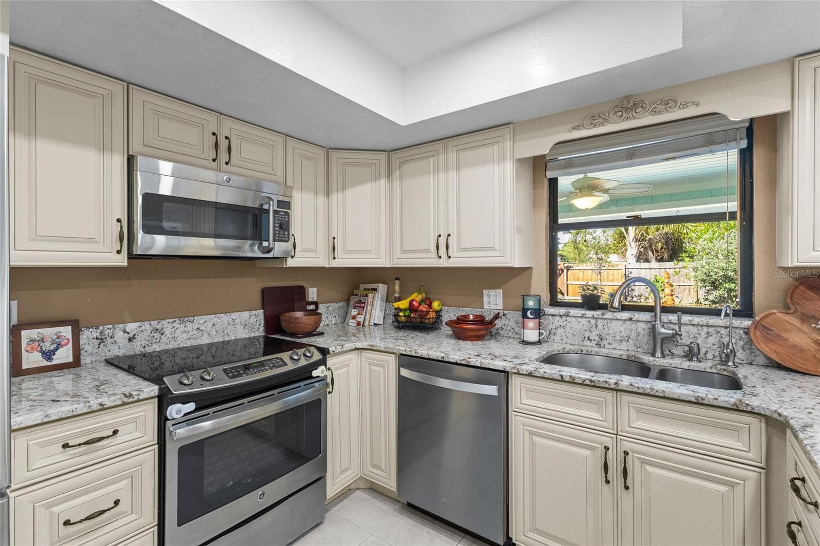Single Family Residence at 6609 MAUNA LOA BLVD, SARASOTA, photo 8 of 28