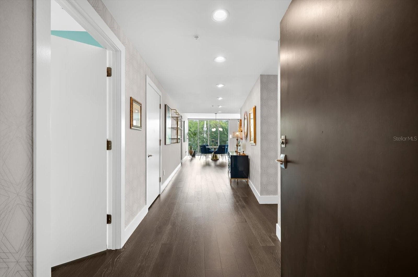Front Entrance - 176 4TH AVE NE #201, ST PETERSBURG
