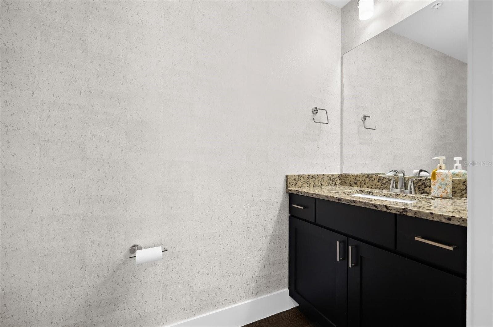 Half Bathroom - 176 4TH AVE NE #201, ST PETERSBURG