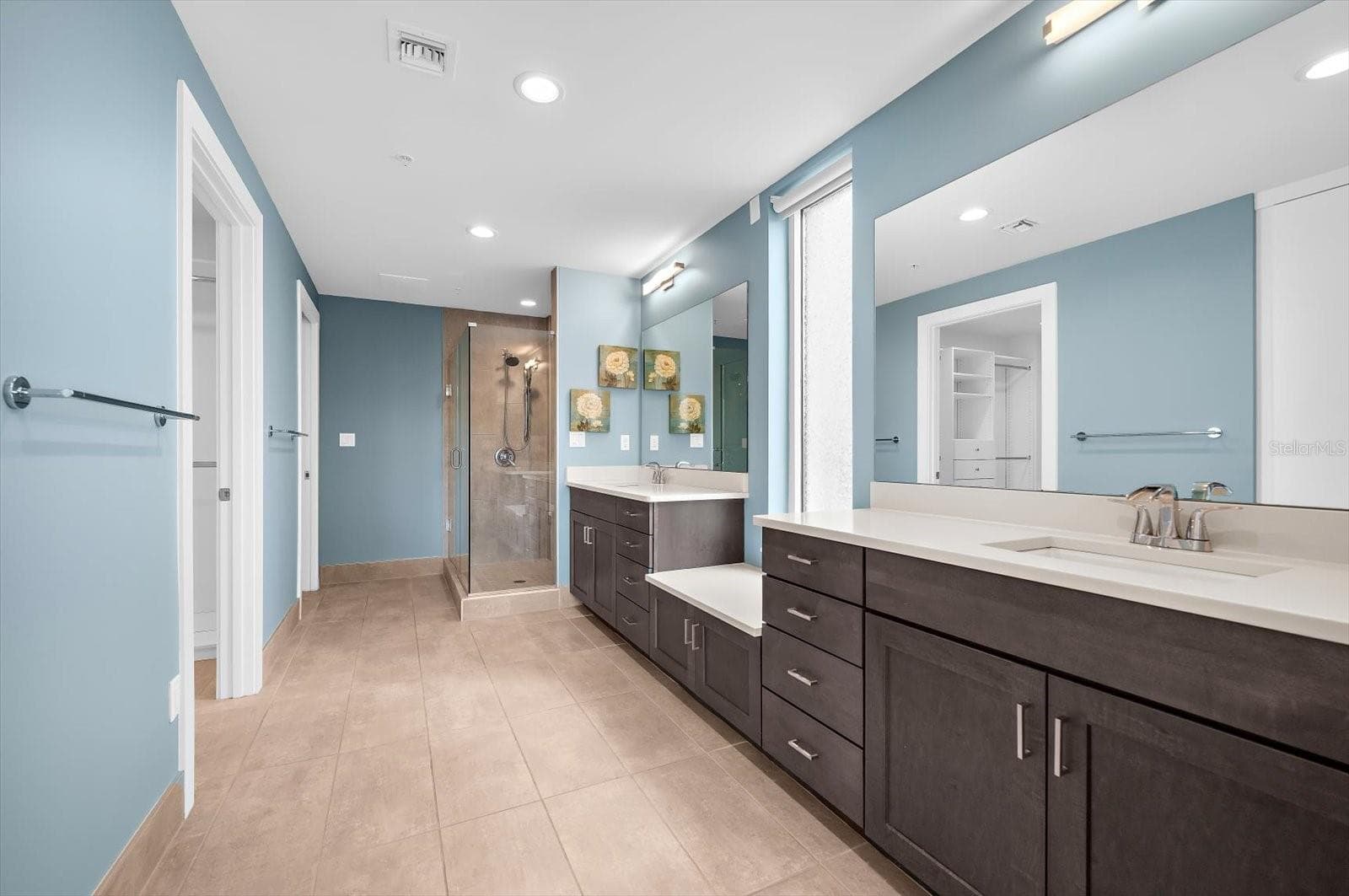 Upgraded Bathroom and large walk in closet - 176 4TH AVE NE #201, ST PETERSBURG
