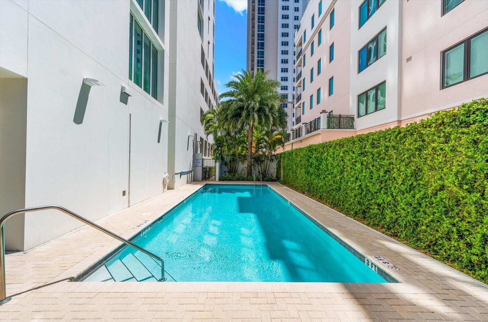 Private Pool - 176 4TH AVE NE #201, ST PETERSBURG