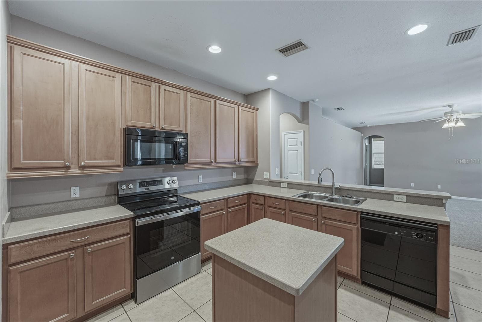Single Family Residence at 1603 GRAND HERITAGE BLVD, VALRICO, photo 27 of 57