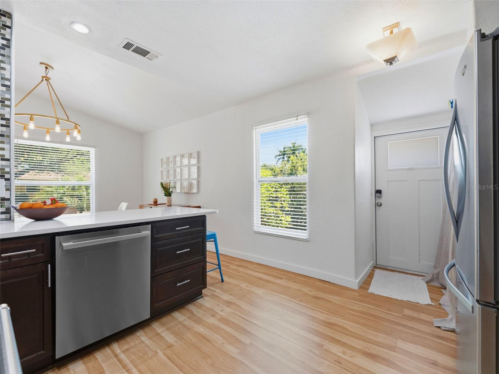 Convenient side entry - 2005 3RD ST S, ST PETERSBURG