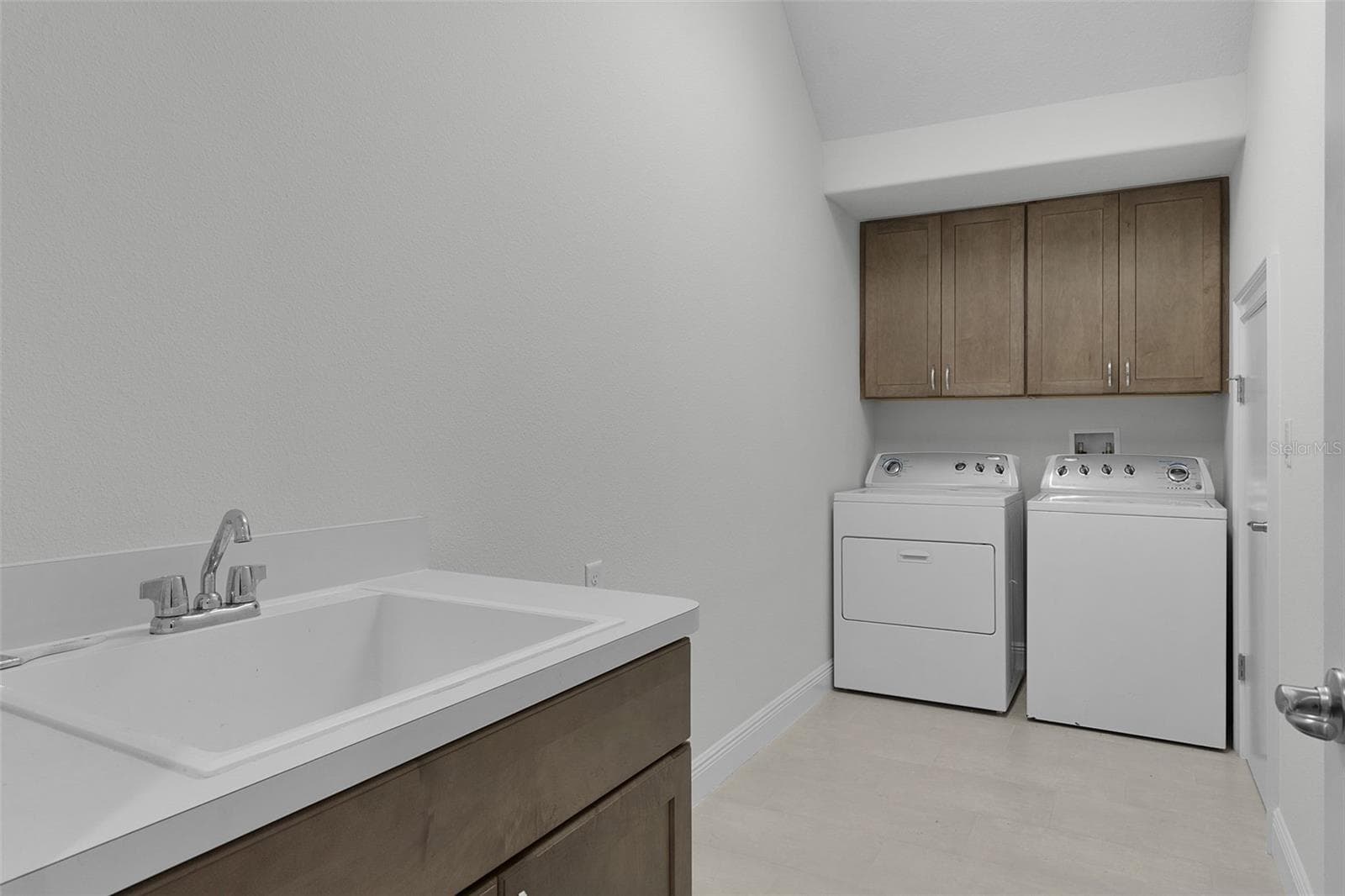 Single Family Residence at 39654 GROVE HTS, LADY LAKE, photo 53 of 62