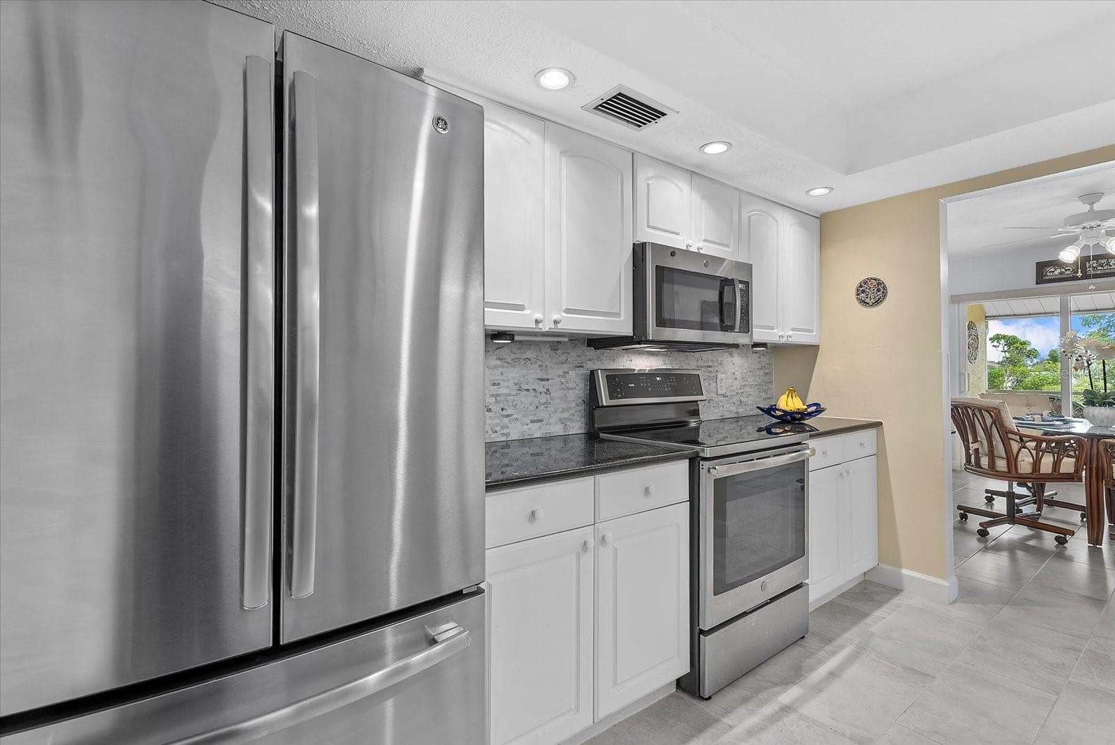Updated kitchen with stainless steel appliances - 101 LOUELLA LN #10, NOKOMIS