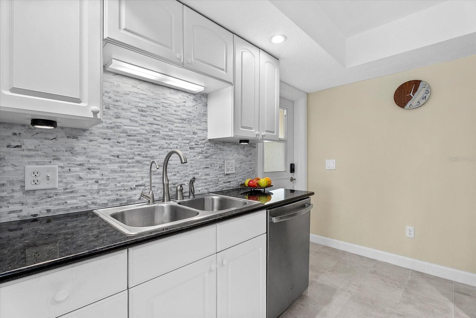 Updated Kitchen! - 101 LOUELLA LN #10, NOKOMIS