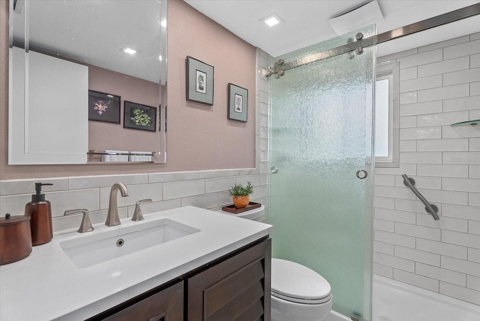 Guest Bathroom - 101 LOUELLA LN #10, NOKOMIS