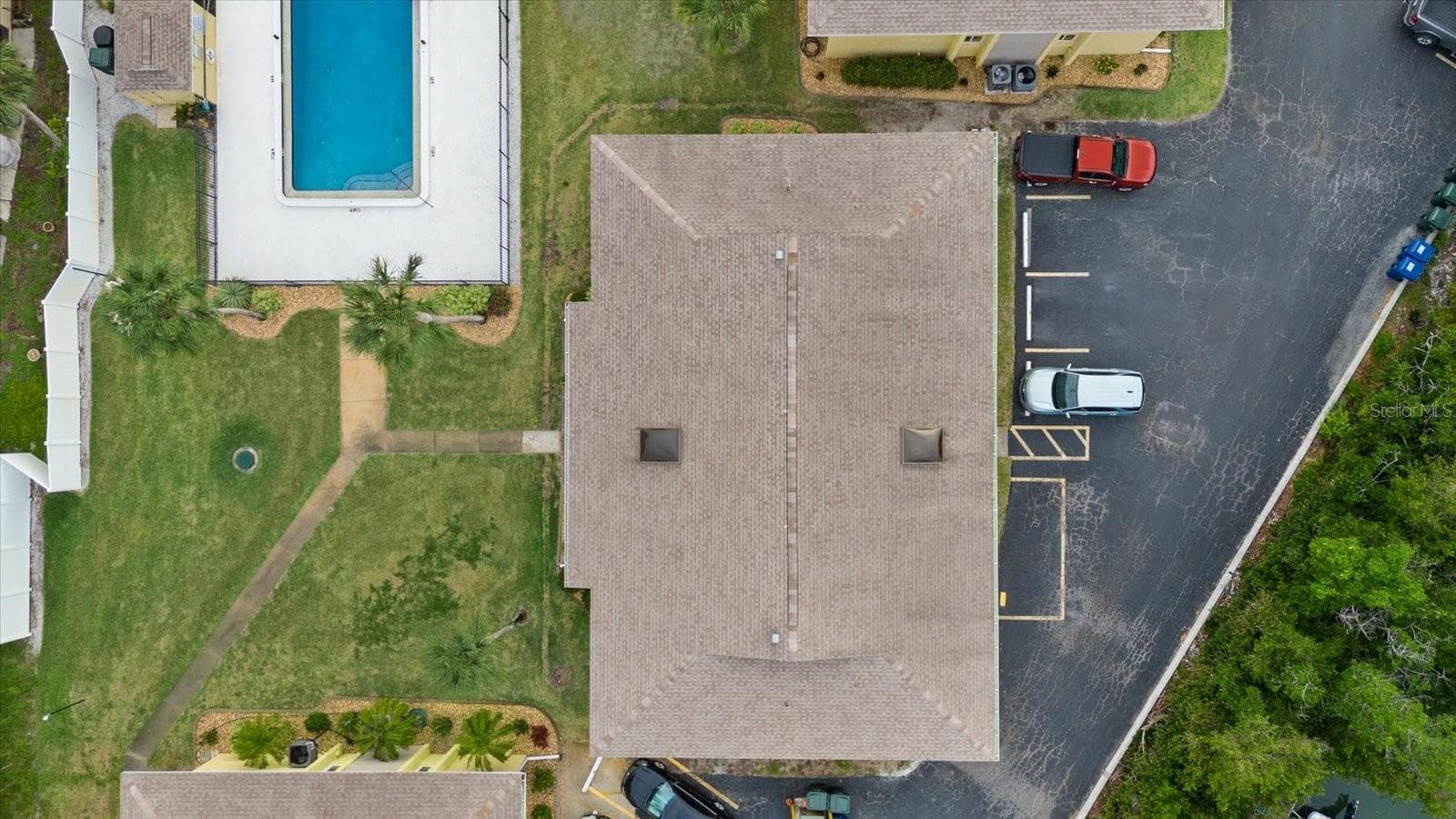 Aerial view of building C and community pool - 101 LOUELLA LN #10, NOKOMIS