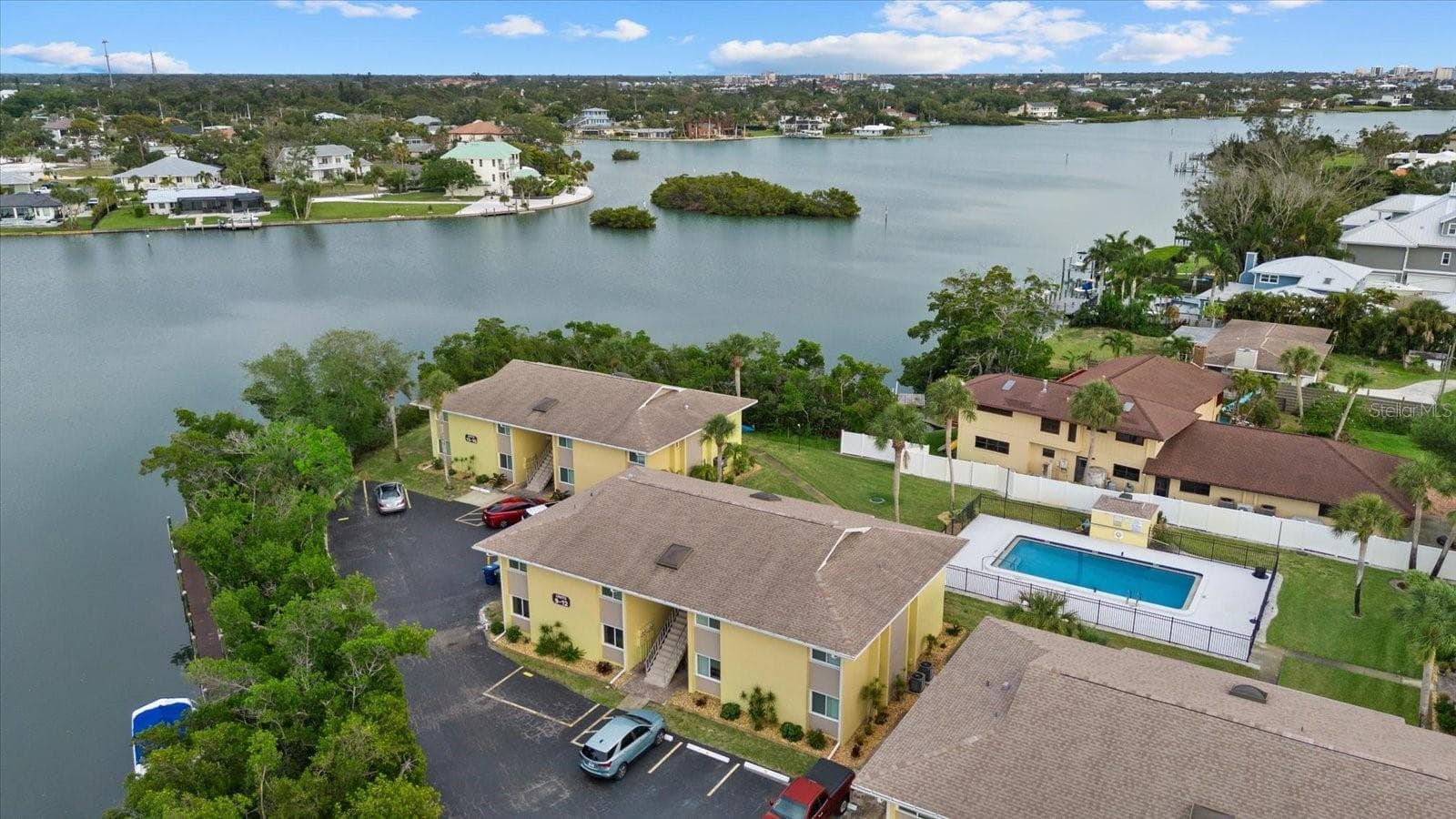 Association along Lyons Bay - 101 LOUELLA LN #10, NOKOMIS
