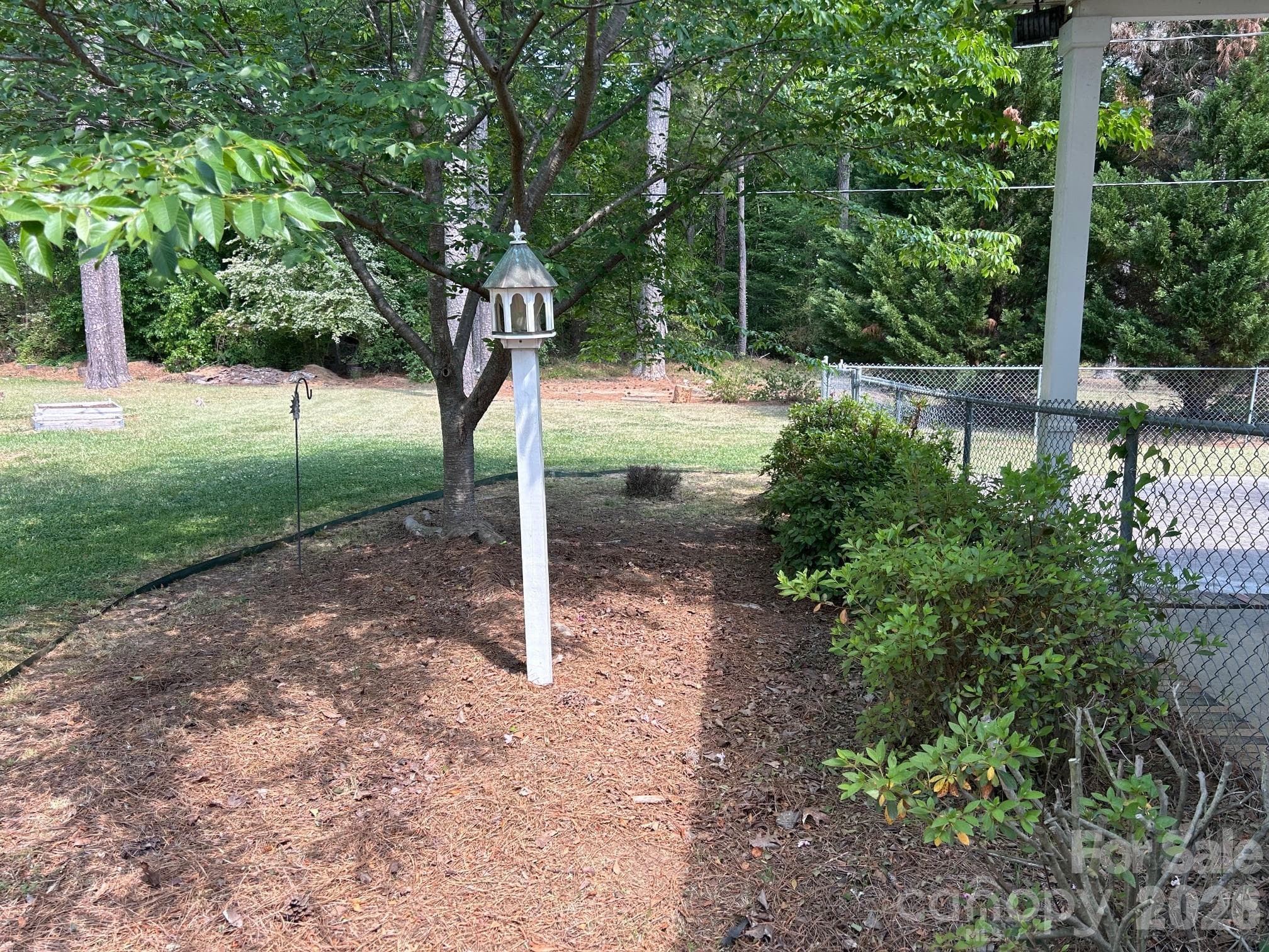 LANDSCAPED AREA IN SIDE YARD - 620 Mcdowell Drive, Chester