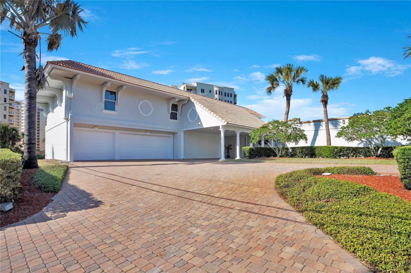 Front Exterior - 2117 OCEAN DR, NEW SMYRNA BEACH