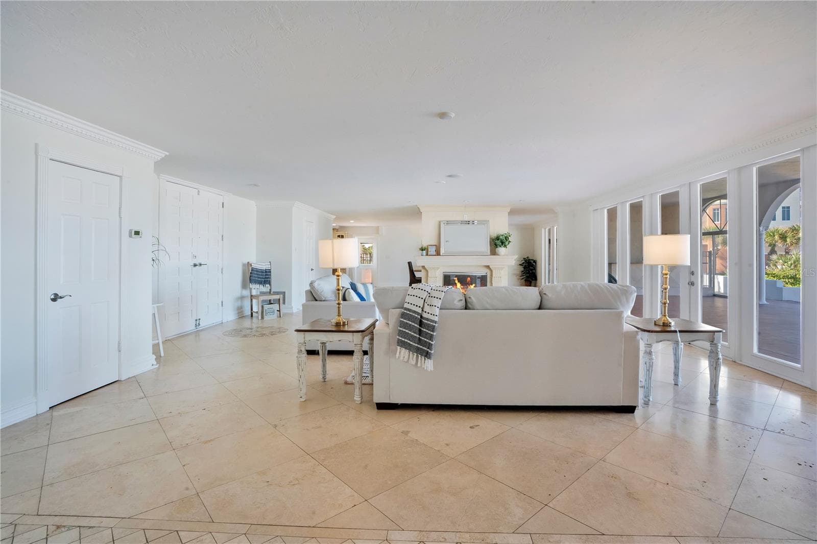 Familly Room - 2117 OCEAN DR, NEW SMYRNA BEACH