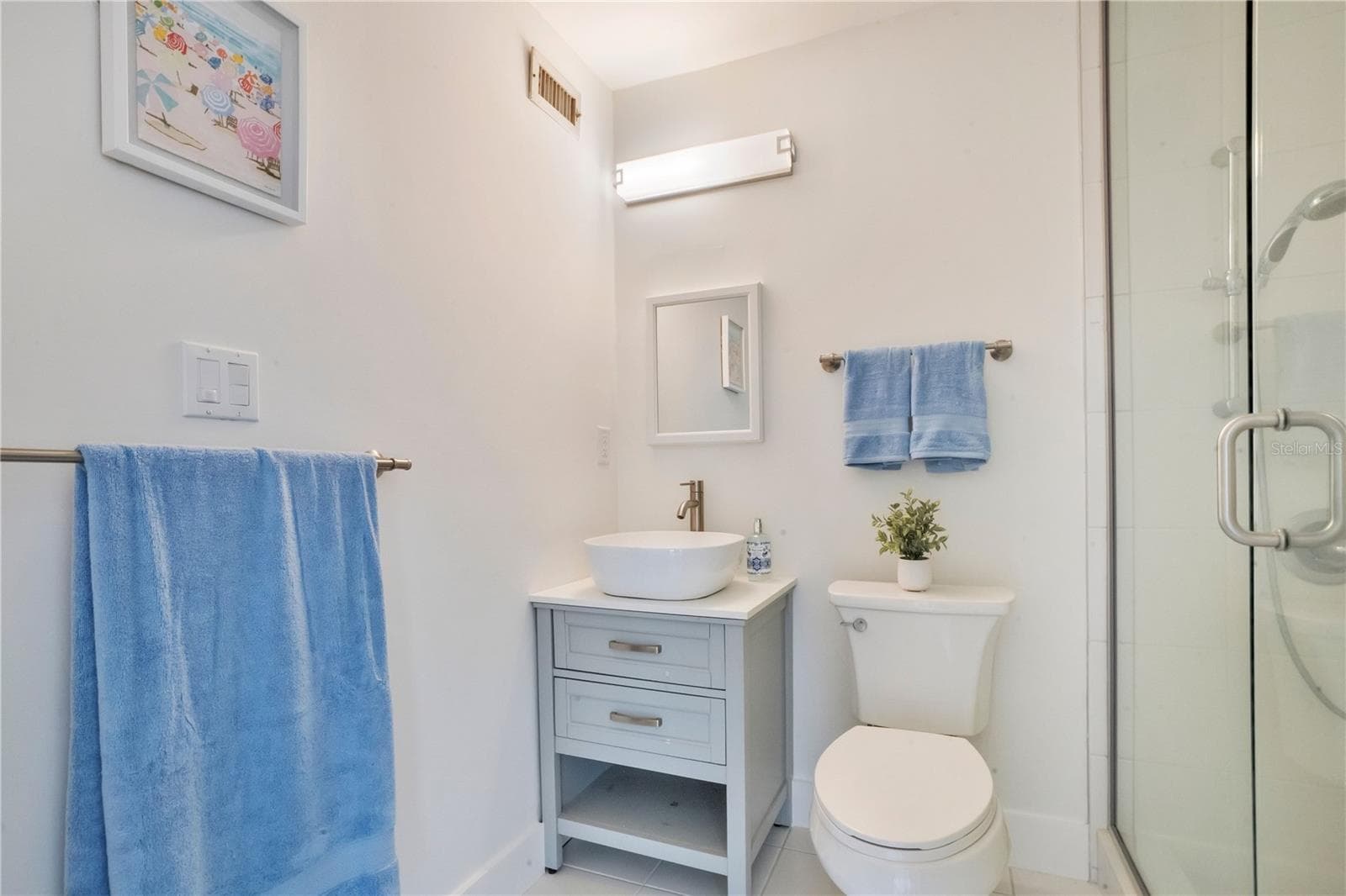 First Floor Bedroom Ensuite - 2117 OCEAN DR, NEW SMYRNA BEACH
