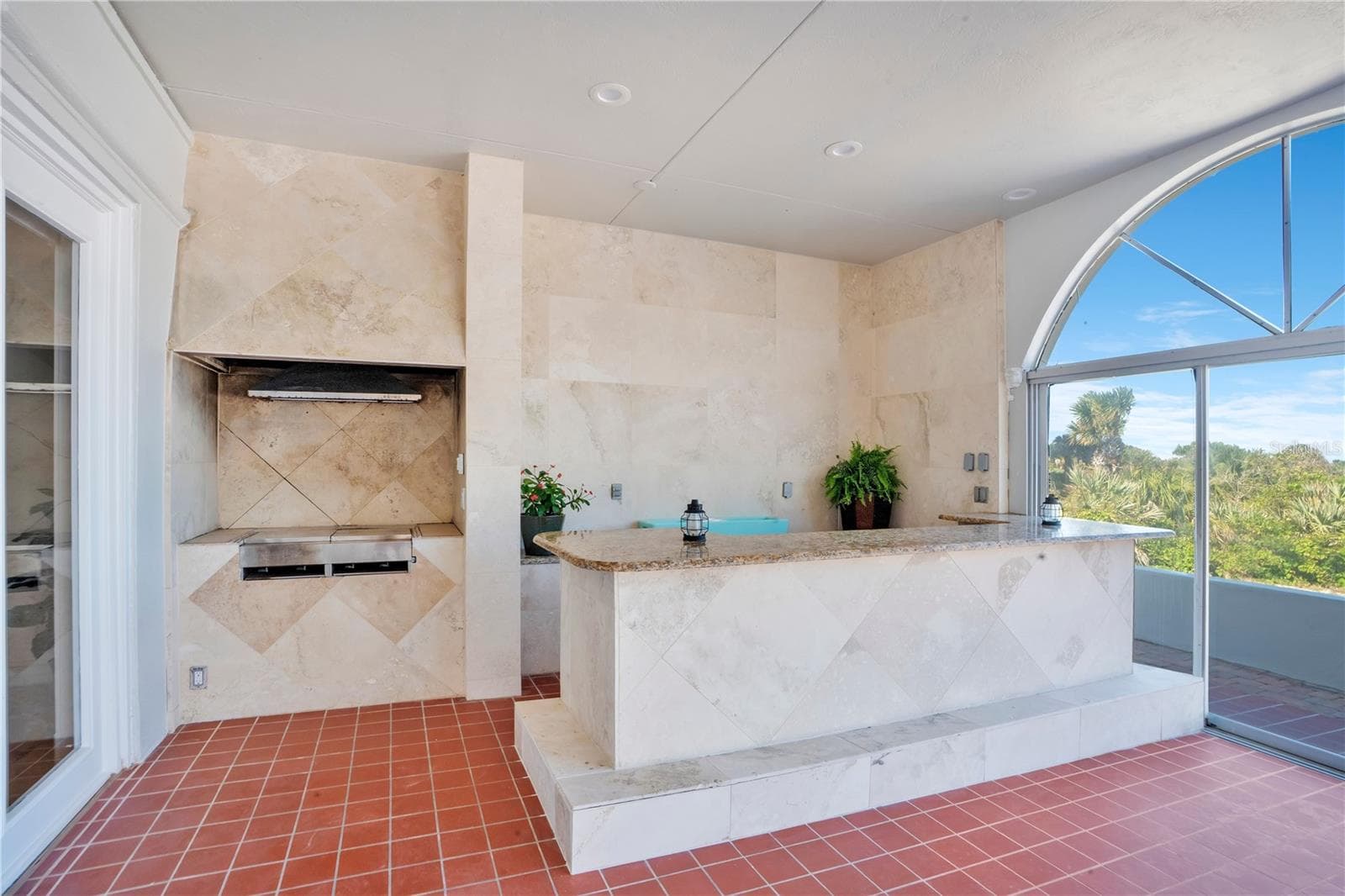 Cover Veranda Outdoor Kitchen - 2117 OCEAN DR, NEW SMYRNA BEACH
