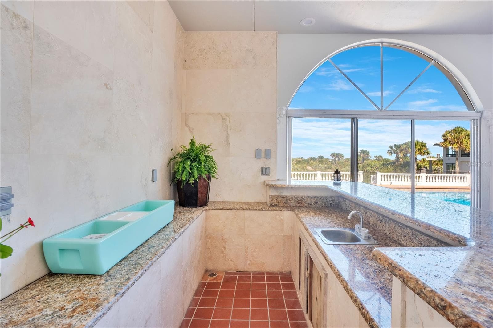 Cover Veranda Wet Bar - 2117 OCEAN DR, NEW SMYRNA BEACH