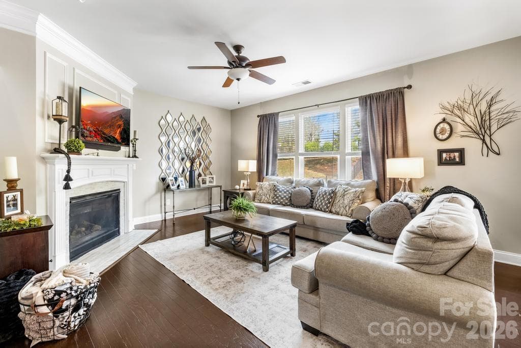 Single Family Residence at 1007 Hamil Ridge Drive, Waxhaw, photo 2 of 48