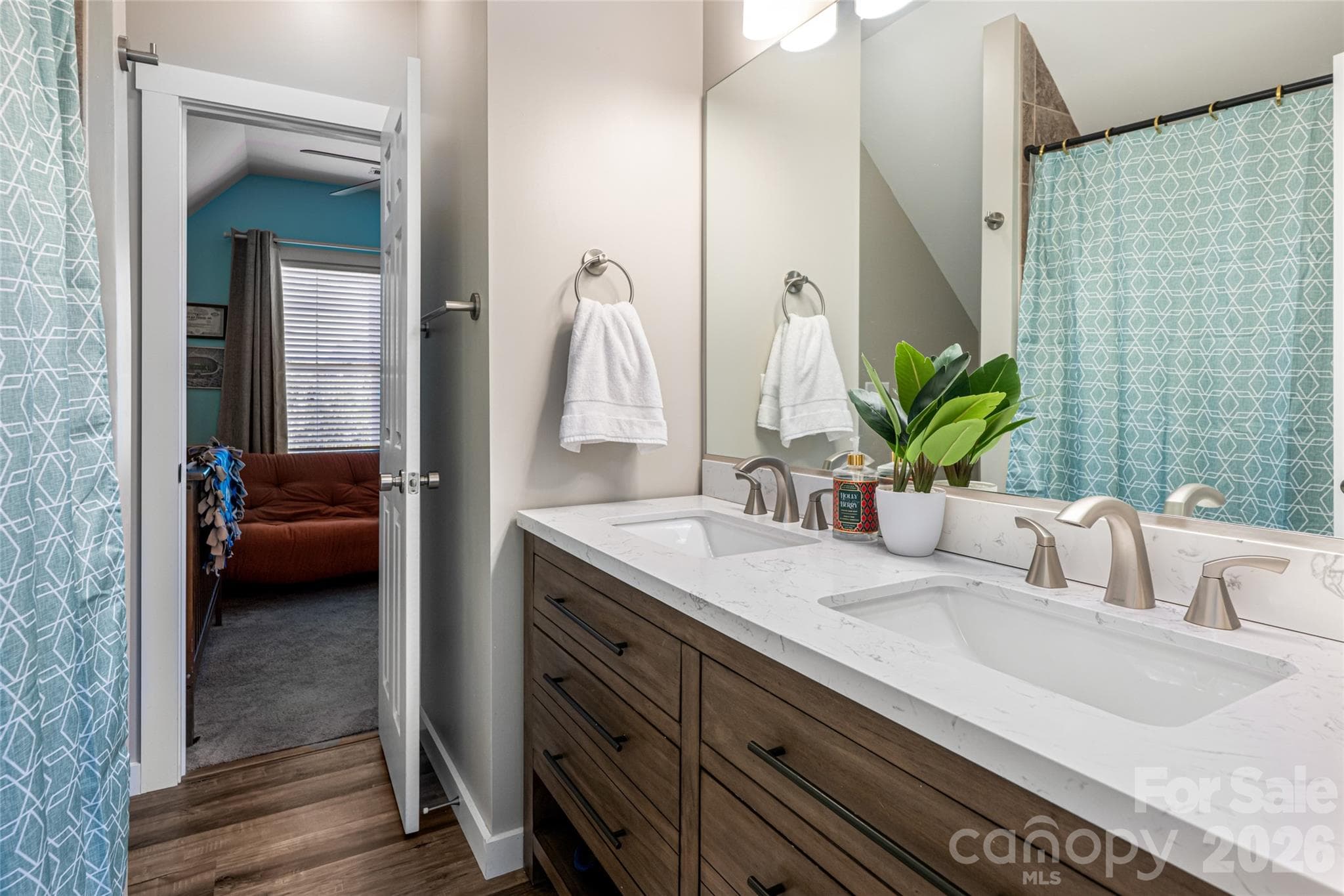 Upstairs bath - Asheville