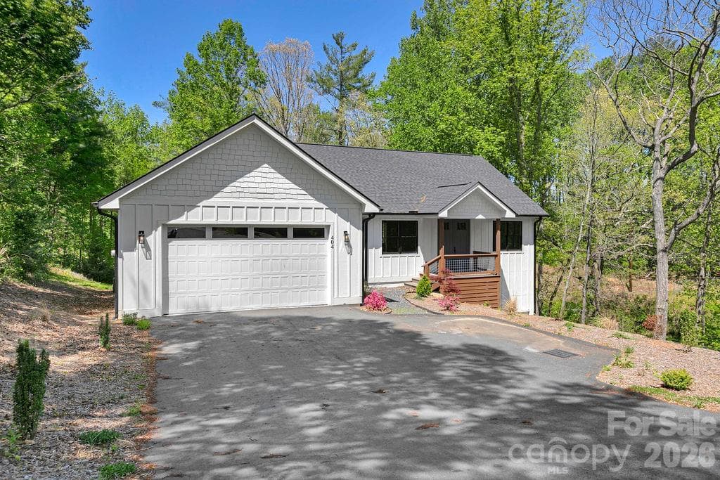 Ample Parking - 404 High Ridge Drive, Mills River