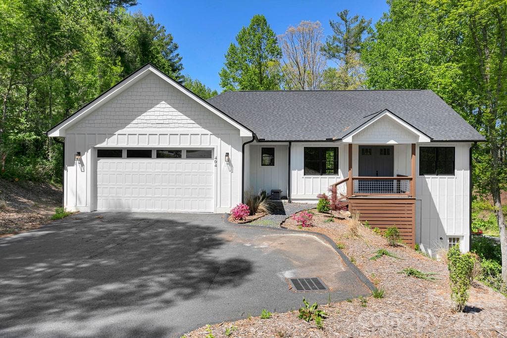 Ready to Move in! - 404 High Ridge Drive, Mills River