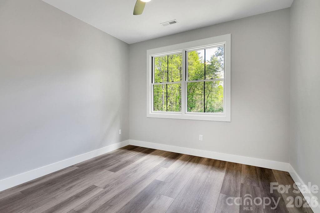 Guest Bedroom - 404 High Ridge Drive, Mills River
