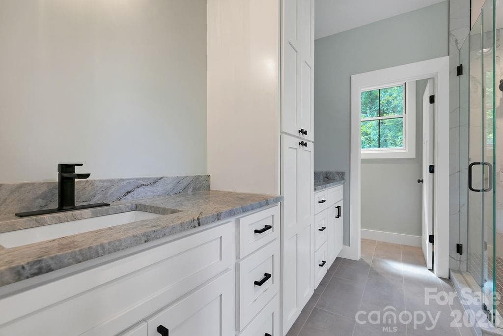 Dual Custom Vanity in Primary - 404 High Ridge Drive, Mills River