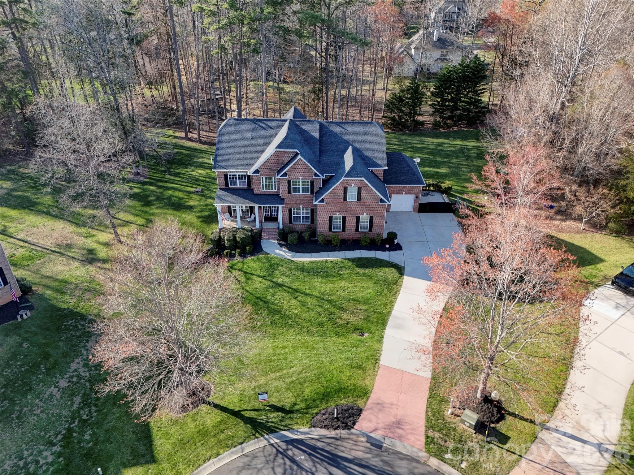 Gorgeous Landscaping in a Cul-de-Sac - Mint Hill