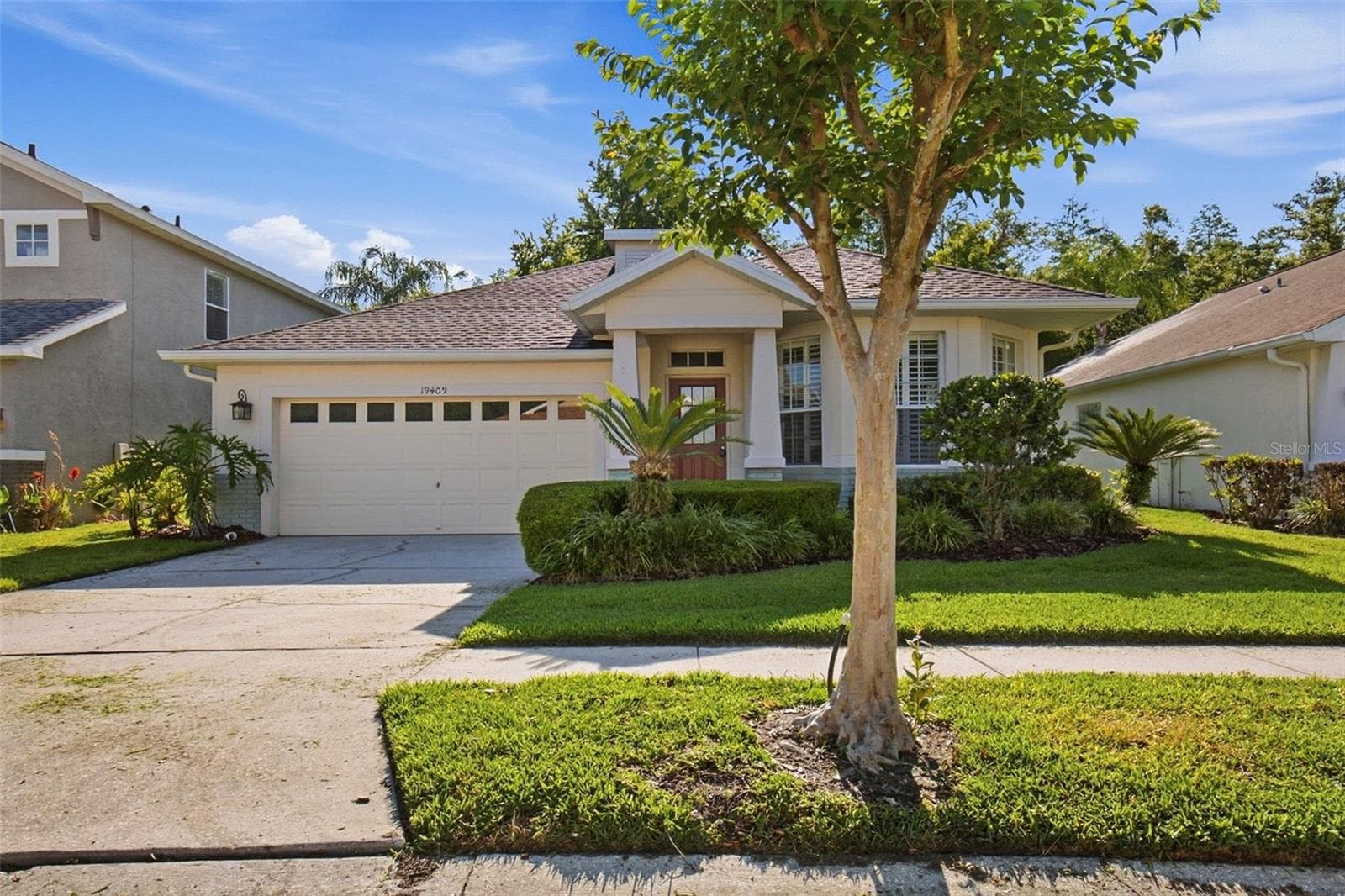 Single Family Residence at 19409 MELODY FAIR PL, LUTZ, photo 2 of 40
