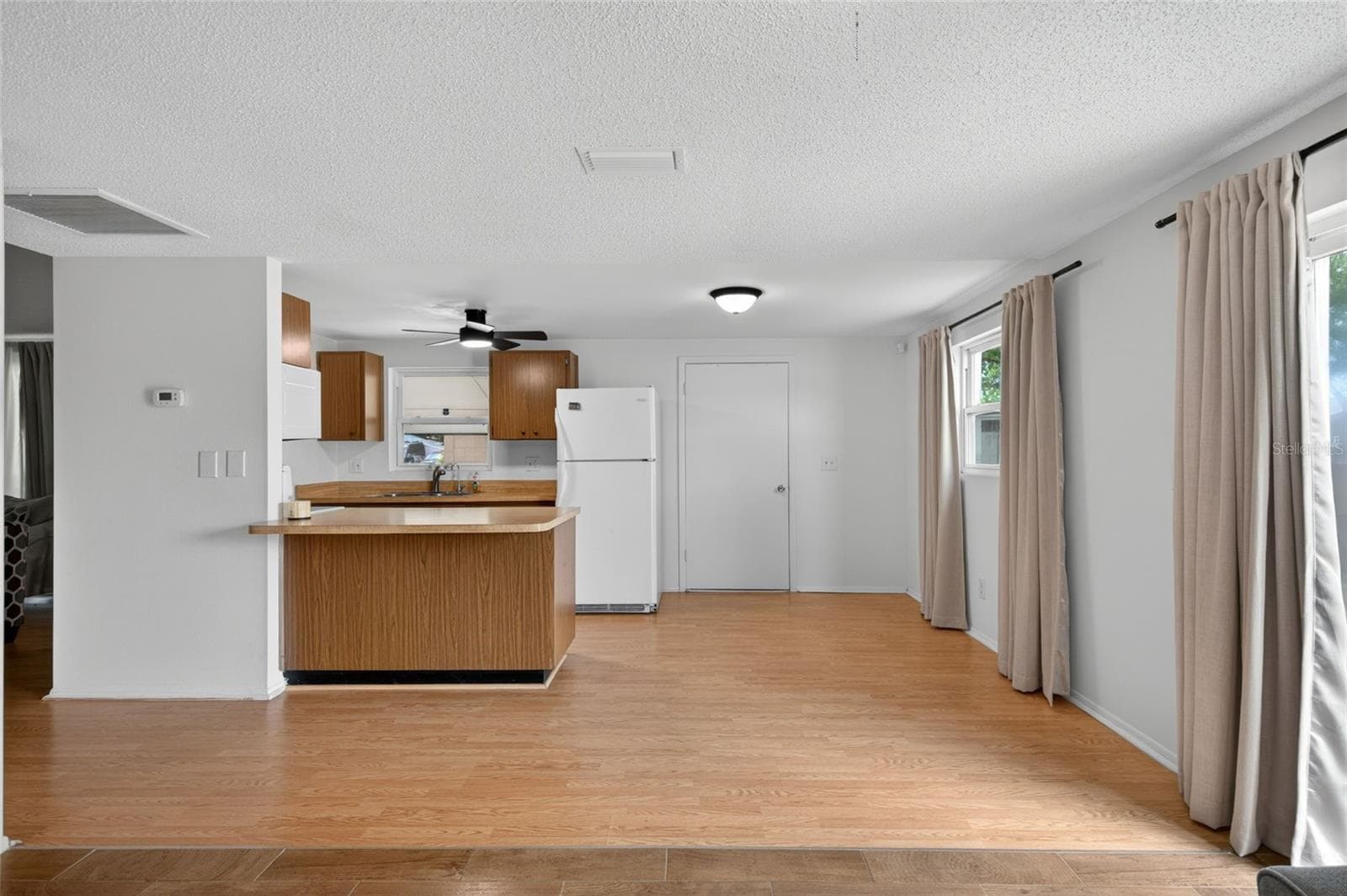 Single Family Residence at 6401 REGATTA CT, TAMPA, photo 5 of 24