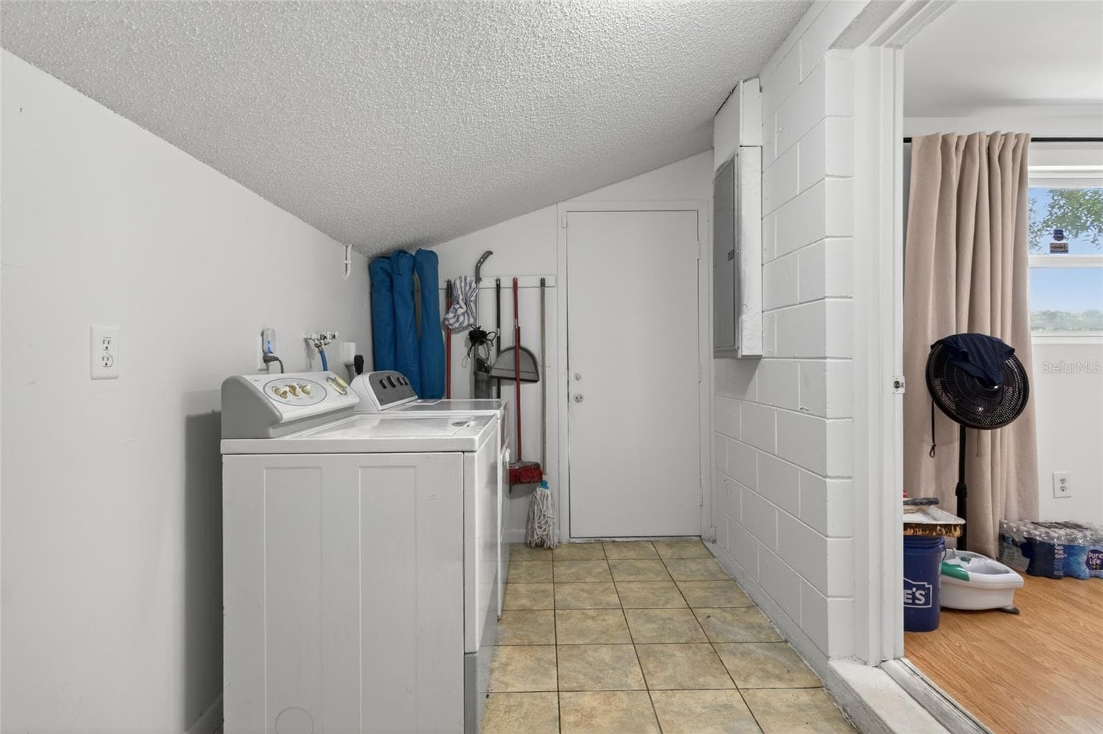 Single Family Residence at 6401 REGATTA CT, TAMPA, photo 17 of 24