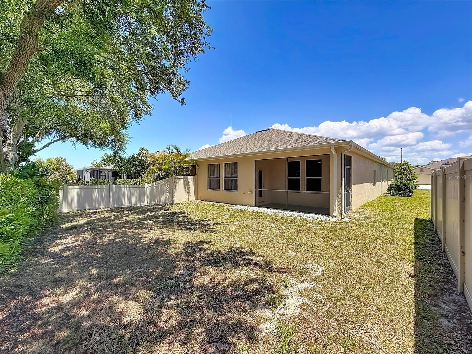 Live the FL Lifestyle; Large flat backyard with screened patio - 1027 ORCA CT, HOLIDAY