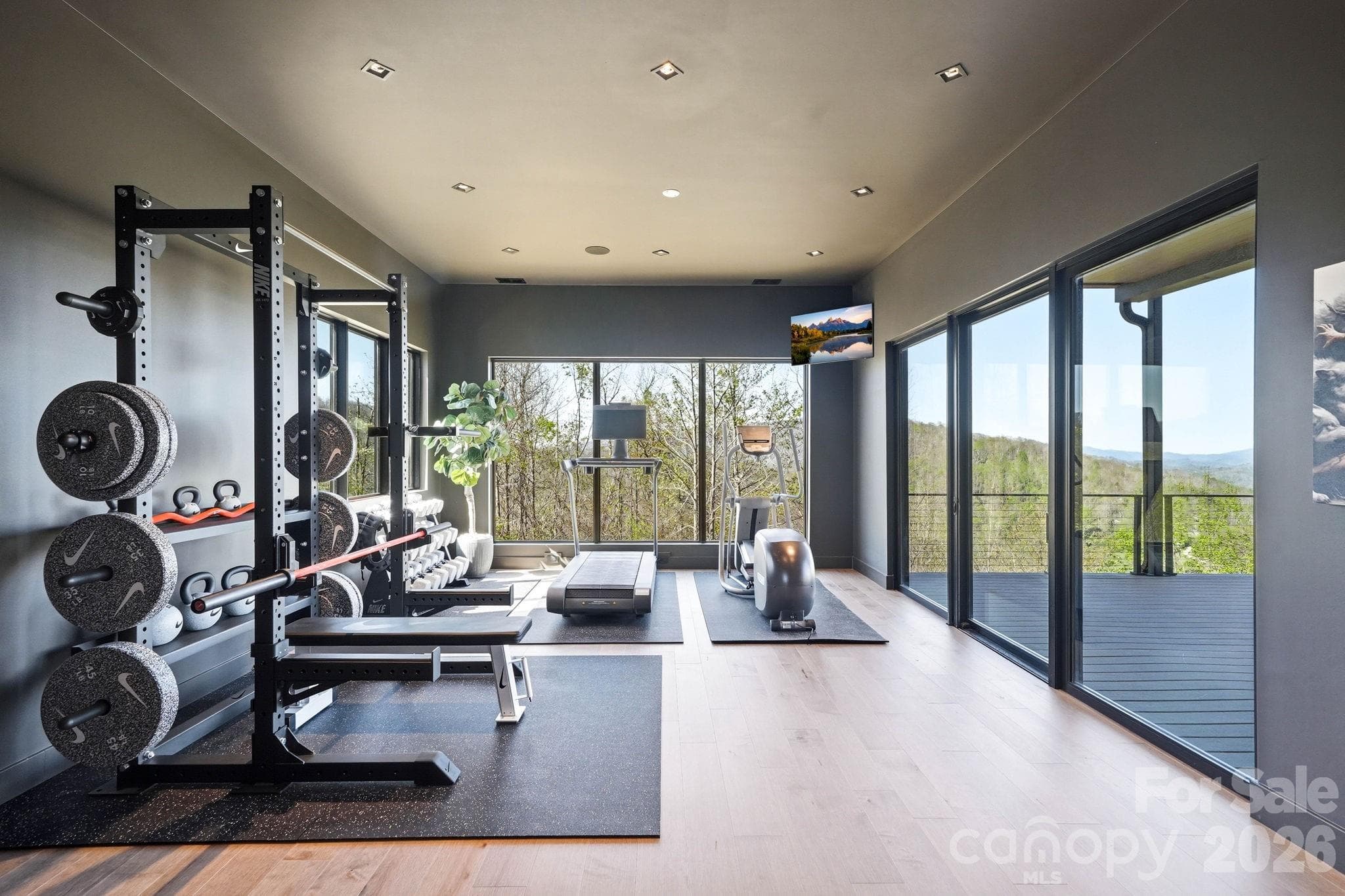 Oversized 2-car garage with separate 1-car garage - 270 Osprey Drive, Banner Elk