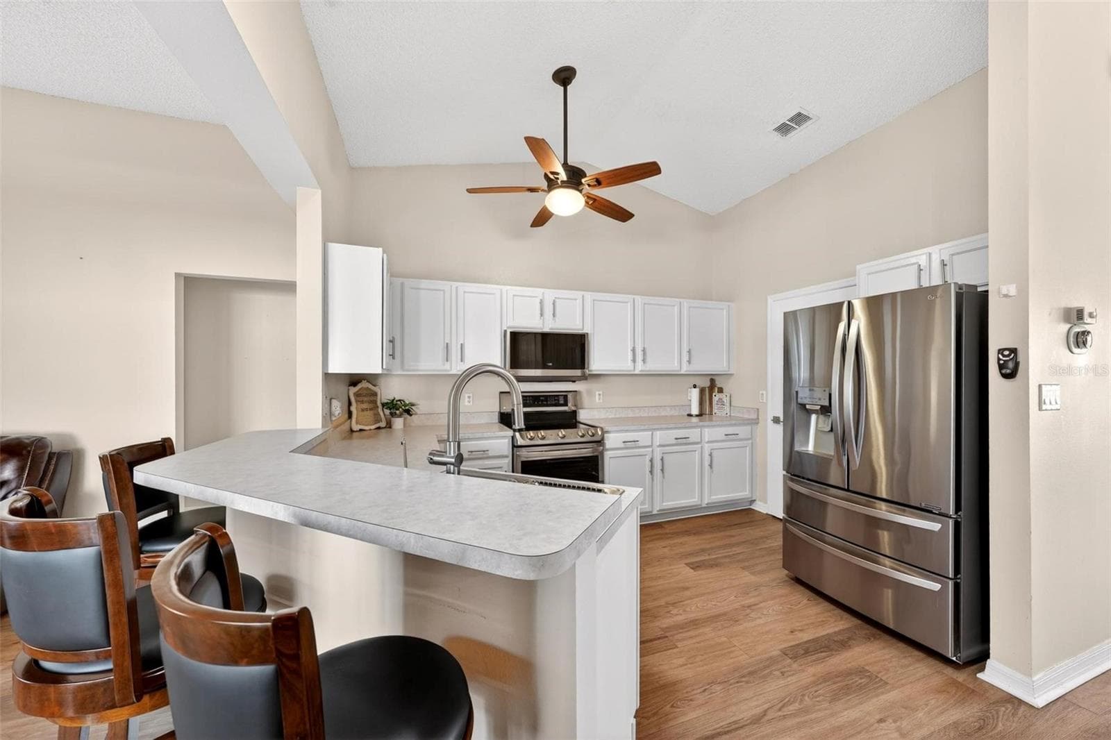 Single Family Residence at 25073 RIVERWALK DR, LEESBURG, photo 6 of 44