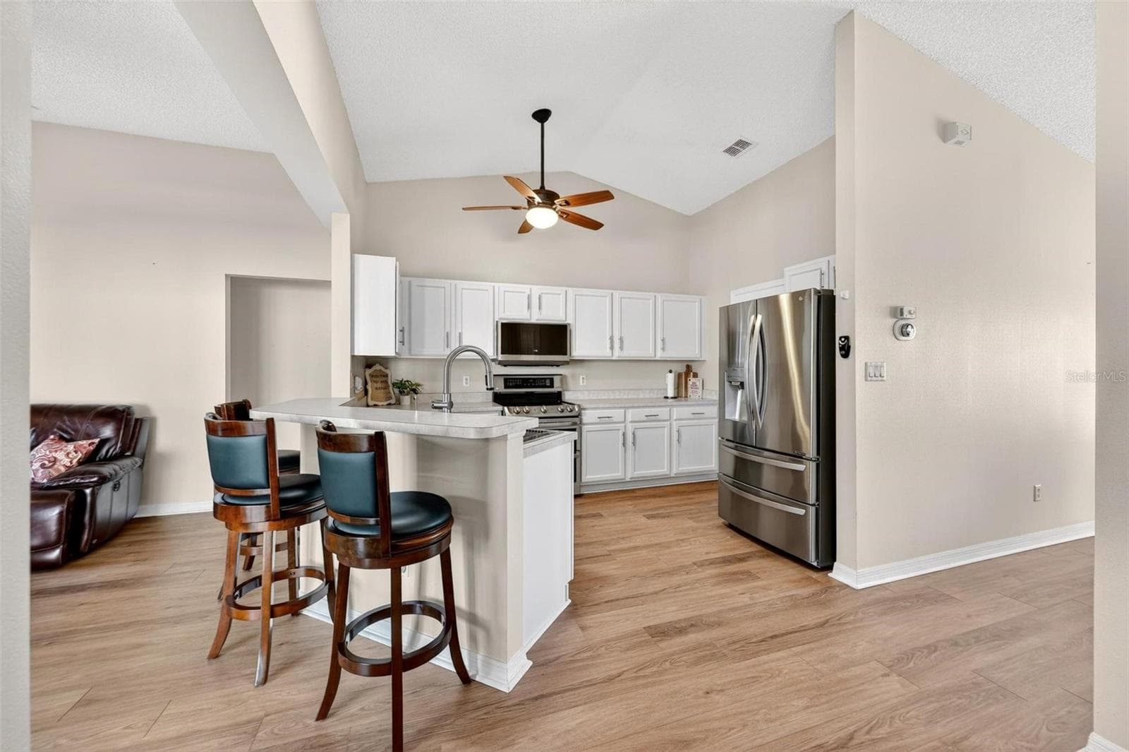 Single Family Residence at 25073 RIVERWALK DR, LEESBURG, photo 7 of 44