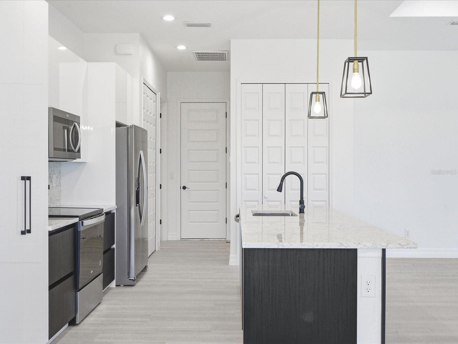 Kitchen - 72 TEE VIEW RD, ROTONDA WEST