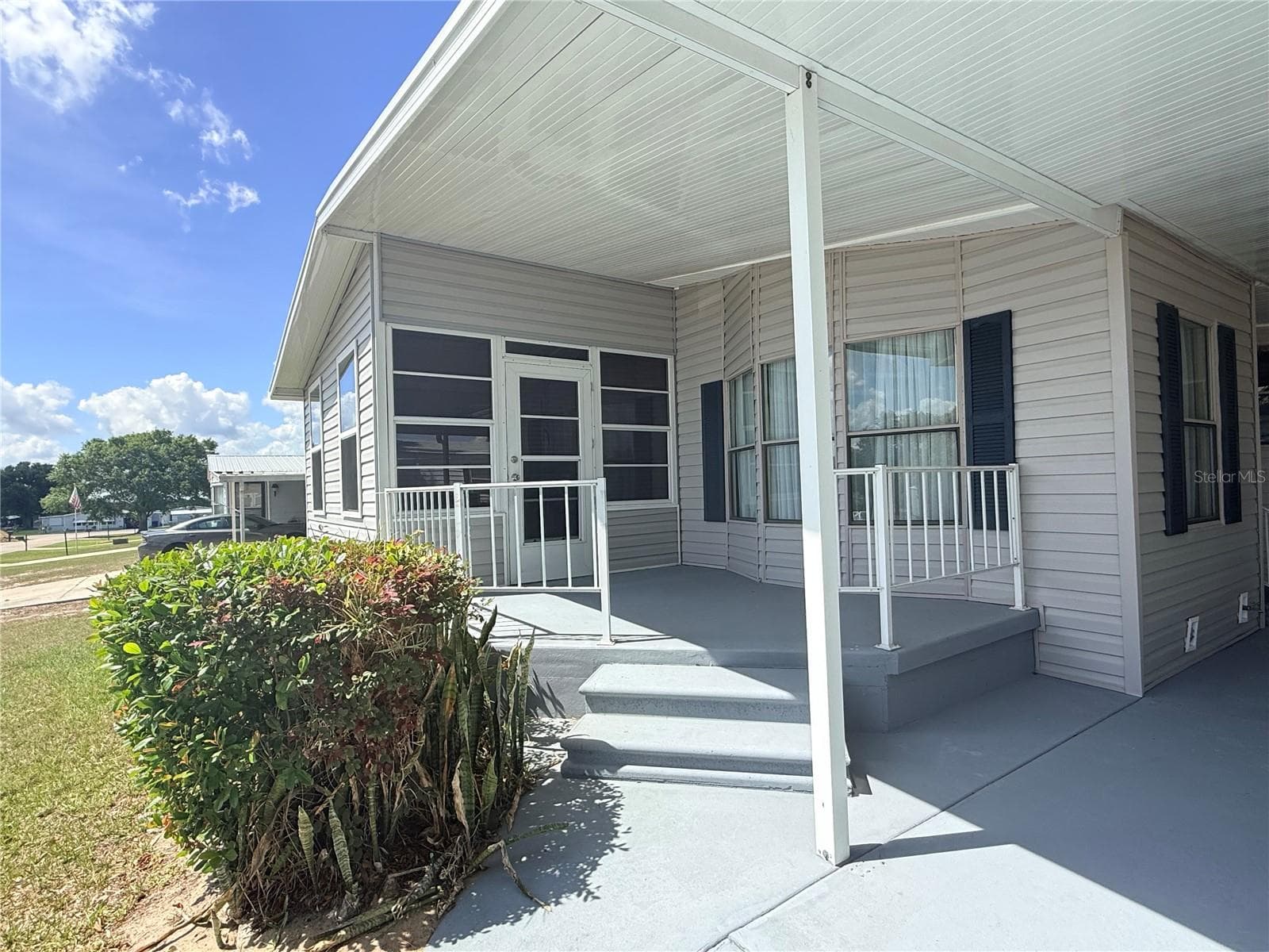 Manufactured Home at 116 S WINTER CIR, AVON PARK, photo 4 of 33