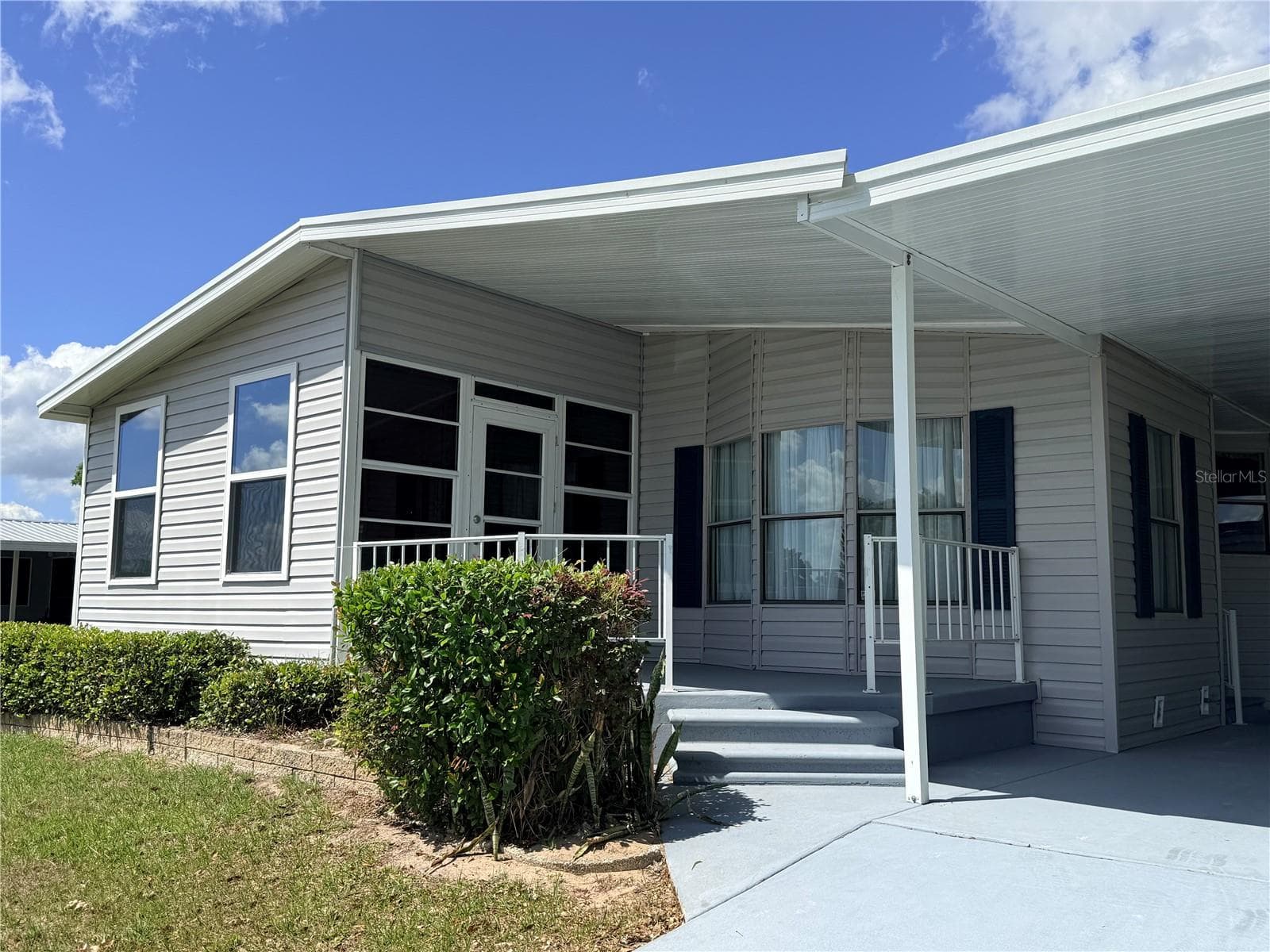 Manufactured Home at 116 S WINTER CIR, AVON PARK, photo 5 of 33