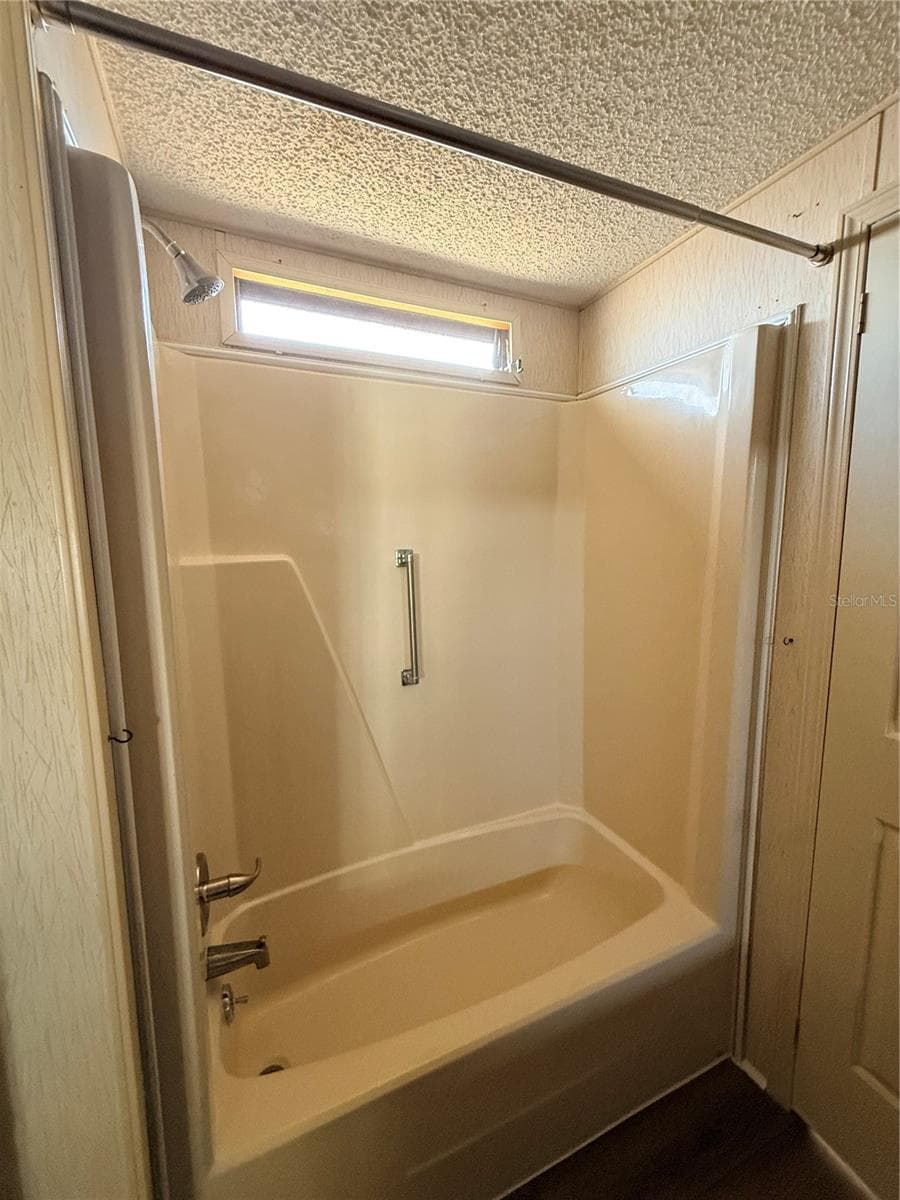 Manufactured Home at 116 S WINTER CIR, AVON PARK, photo 20 of 33