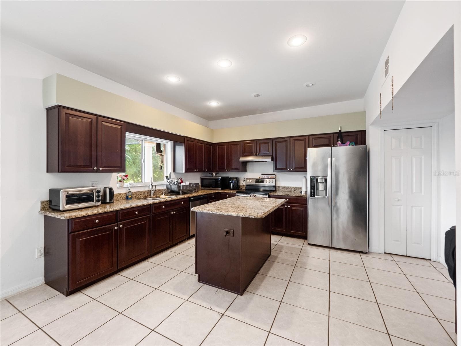 Single Family Residence at 2072 STONE CROSS CIR, ORLANDO, photo 8 of 48