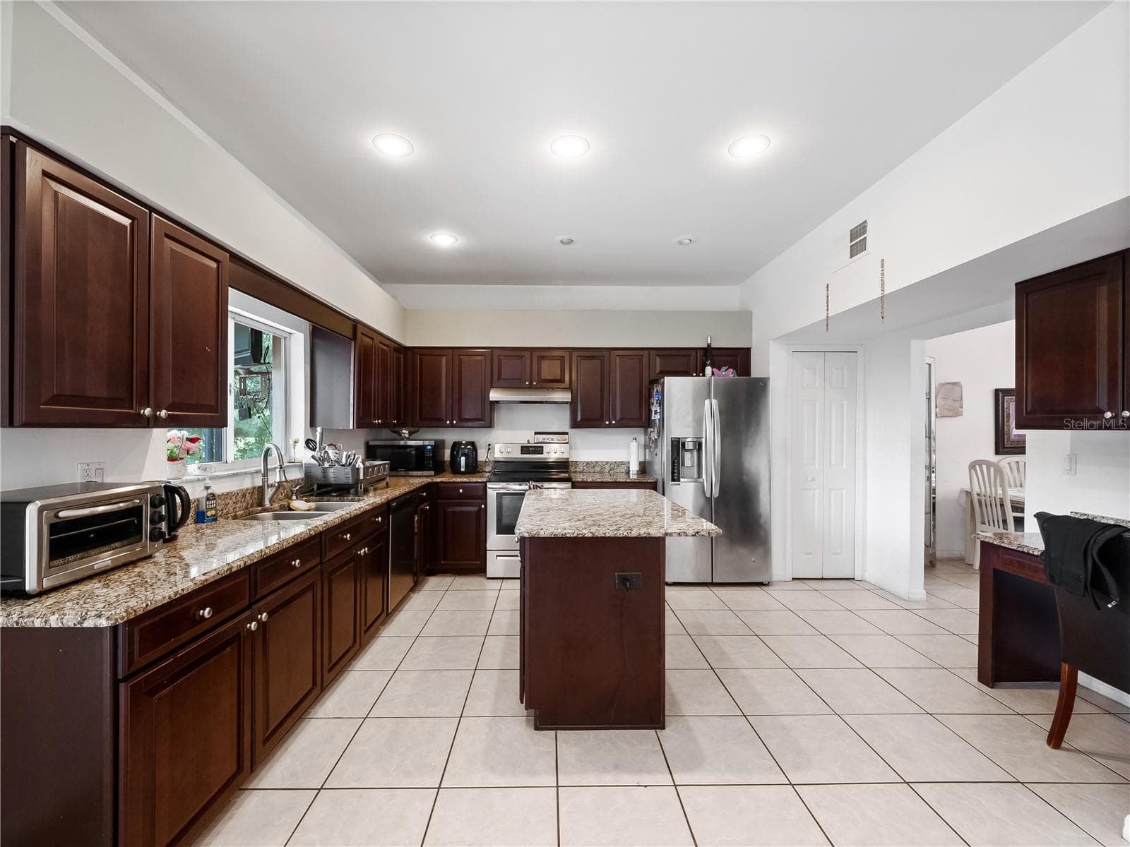Single Family Residence at 2072 STONE CROSS CIR, ORLANDO, photo 9 of 48