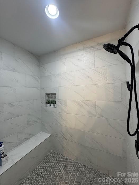 Great large primary shower - 1209 Arbor Drive, Salisbury