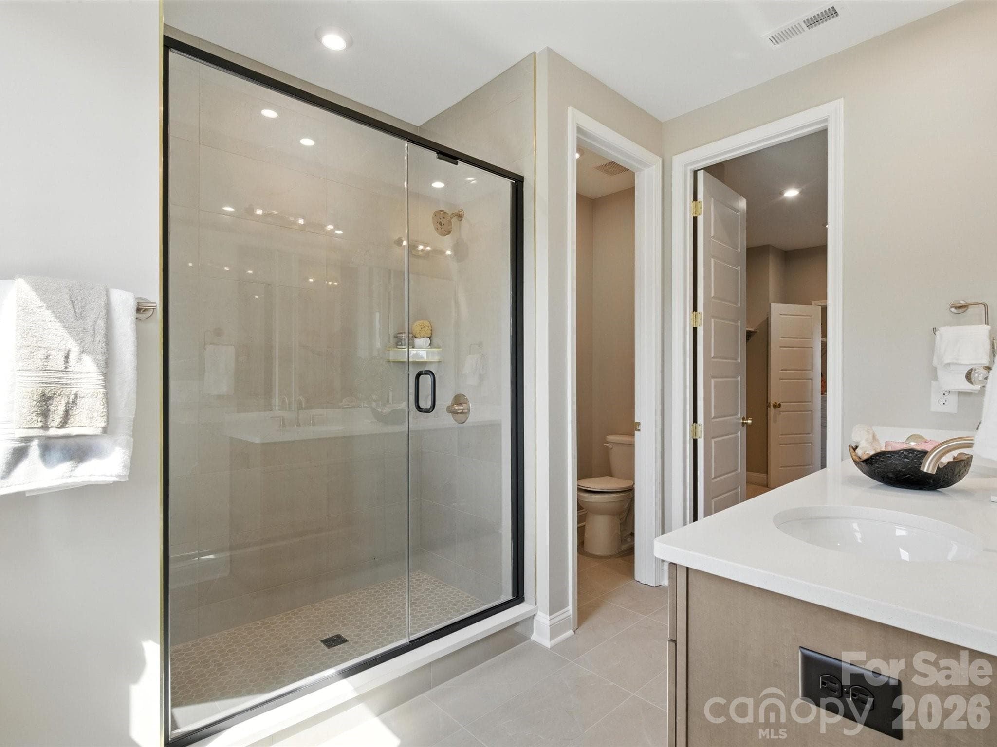 Model Photography - 8328 Discovery Lane, Charlotte
