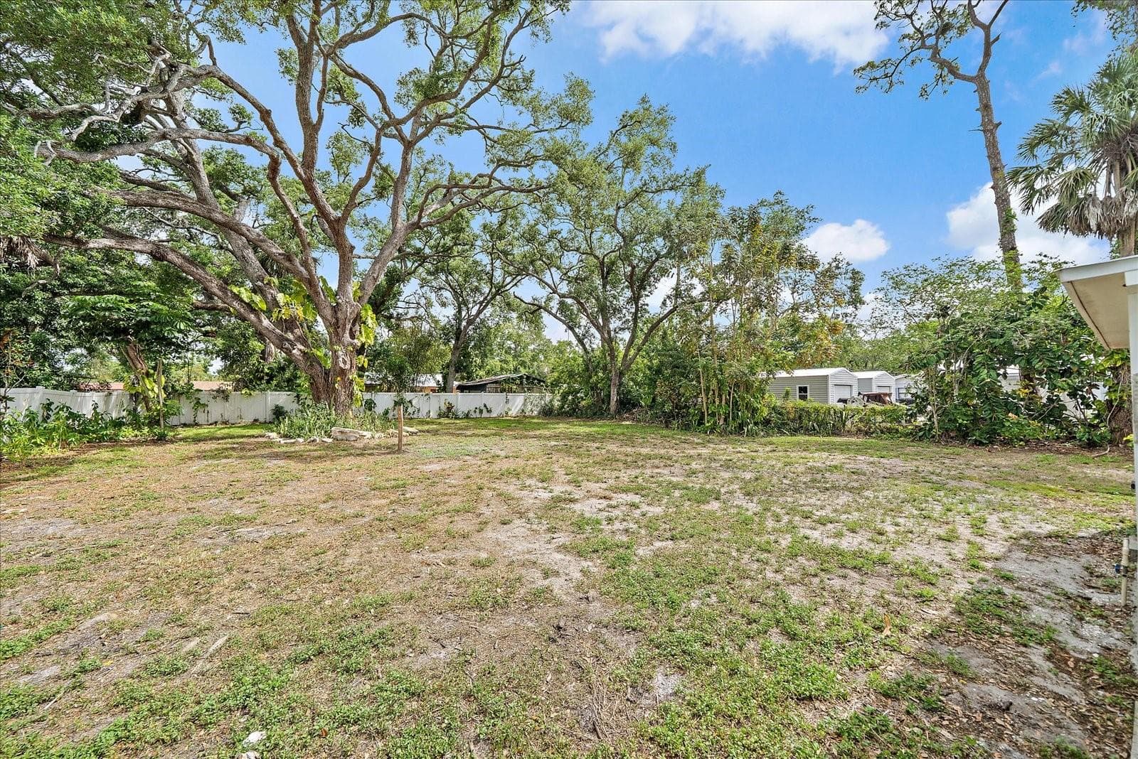 Large .48 Acre backyard - fenced on 3 sides - 2503 53RD AVE W, BRADENTON