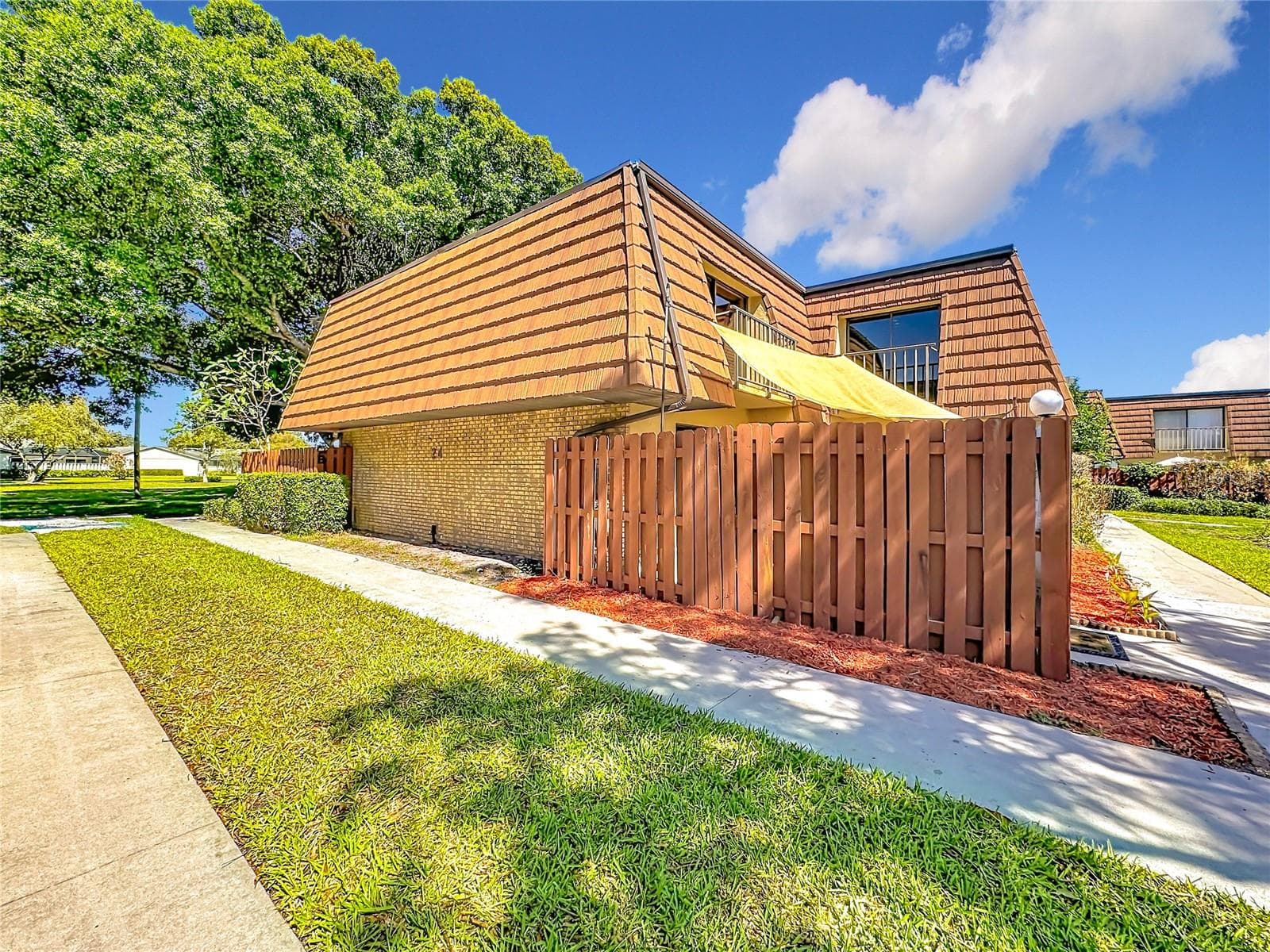 1458 N LAWNWOOD CIR #24A
