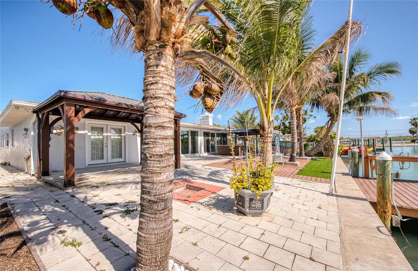 Single Family Residence at 551 CRYSTAL DR, MADEIRA BEACH, photo 6 of 46