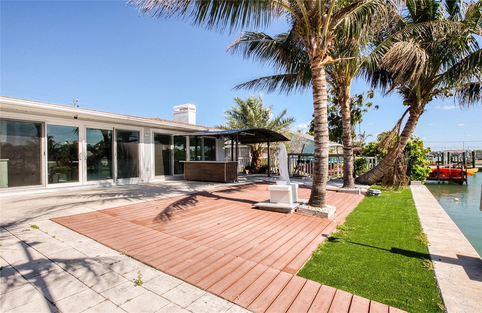 Single Family Residence at 551 CRYSTAL DR, MADEIRA BEACH, photo 10 of 46