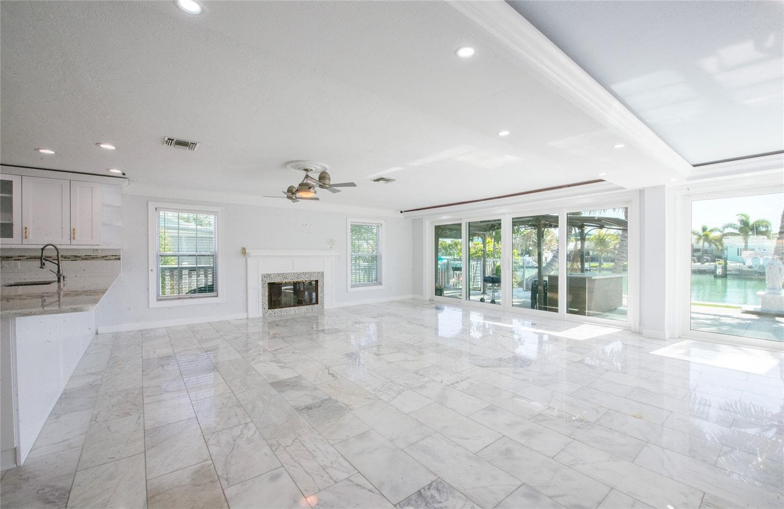 Single Family Residence at 551 CRYSTAL DR, MADEIRA BEACH, photo 18 of 46